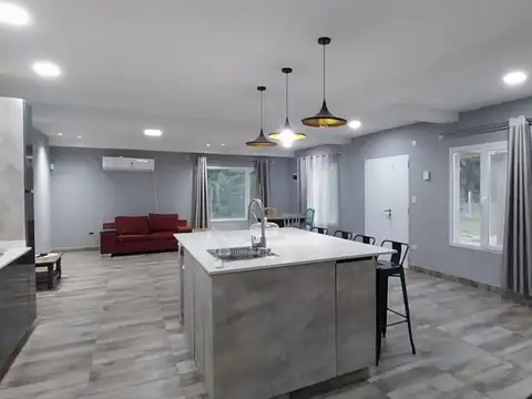 Casa 5 ambientes con 3 baños