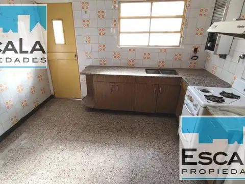 Casa 4 ambientes con 1 baño