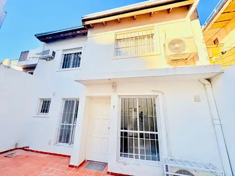 9 de Julio  al 500 Casa de pasillo de tres dormitorios