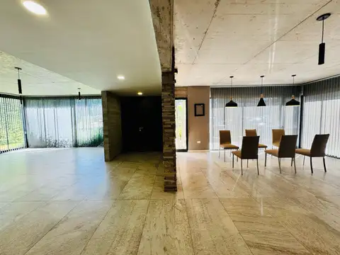 Casa en Rumenco de cinco ambientes con piscina