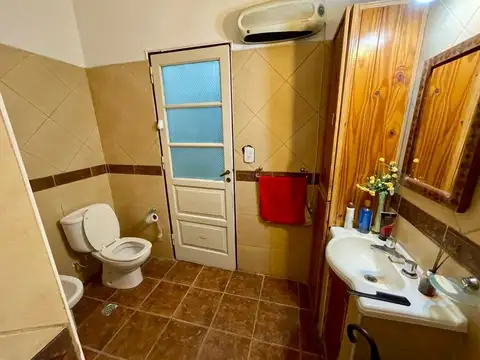 Casa Chalet  en Venta en Villa Tesei, Hurlingham, G.B.A. Zona Oeste