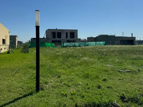 Lote de 800m2 en la Magdalena barrio Green