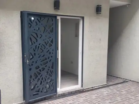 Falucho 700, Piso PB