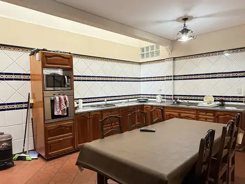 Casa 6 ambientes con 3 baños