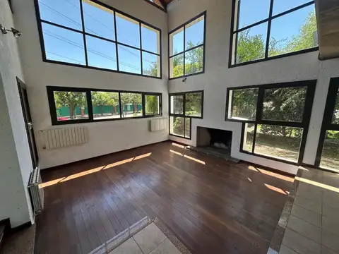 Casa en Venta con 4 cocheras