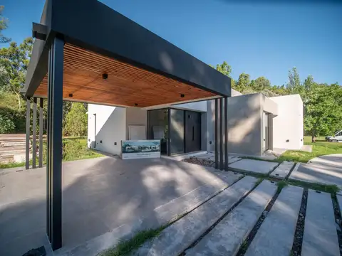 Casa 5 ambientes con 3 baños