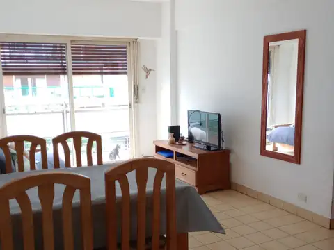 3 AMBIENTES AL FRENTE CON BALCON , LUMINOSO