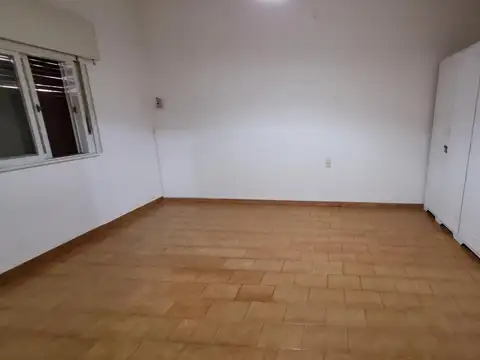 Casa 4 ambientes - Castelar