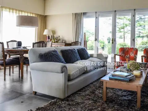 Casa 5 ambientes con 4 baños