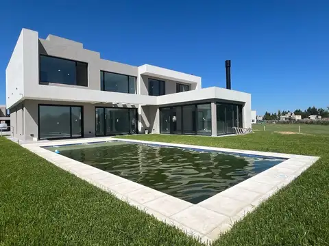 Casa 5 ambientes con 3 baños