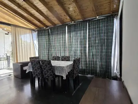 Casa 5 habitaciones piscina quincho  venta Ituzaingo