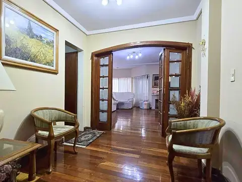 Casa 5 habitaciones piscina quincho  venta Ituzaingo