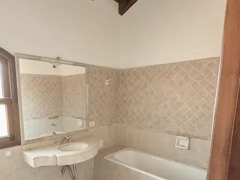 Casa en venta en El Tipal, pileta y amplio jardín  - Salta