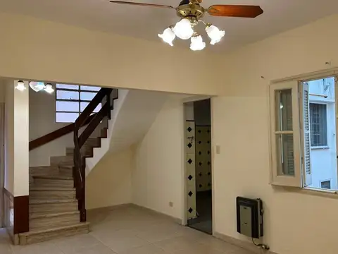 Casa 5 ambientes con 2 baños