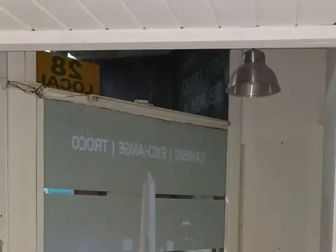 Alquiler Local c/entrepiso Galeria CENTER Peatonal Floria