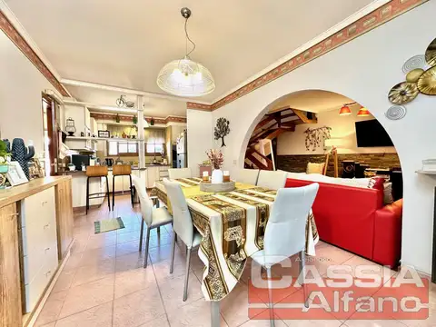 Casa 4 ambientes con 2 baños