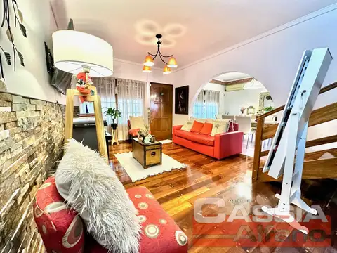 Casa en Venta con 2 cocheras