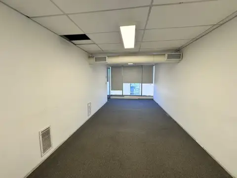 Oficina 7 ambientes con 2 baños