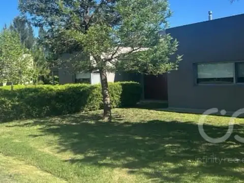 Casa en Venta con 4 cocheras