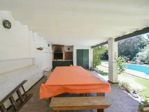 CASA EN 422 Y PARQUE CENTENARIO