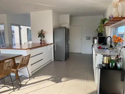 Casa 6 ambientes con 3 baños