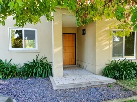 Venta Casa APTO CREDITO (Renta Sep 26) Barrio cerrado La Cuesta Manzanares Pilar