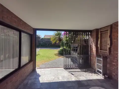 HERMOSA CASA - EXCELENTE CALIDAD CONSTRUCTIVA