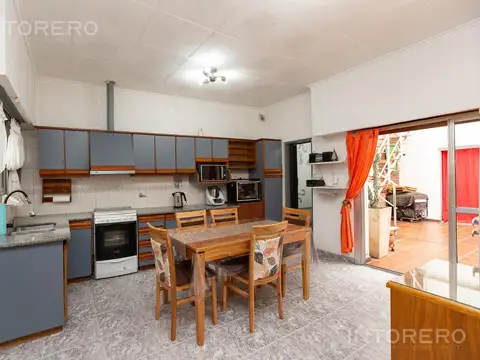 Casa 5 ambientes con 2 baños