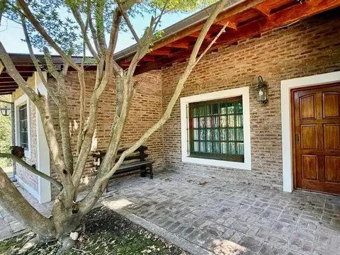 Casa en Venta con 3 cocheras