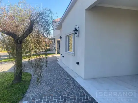 JHO. Venta Casa a estrenar en el Barrio Nautico El Cazal, Escobar con salida al rio Lujan