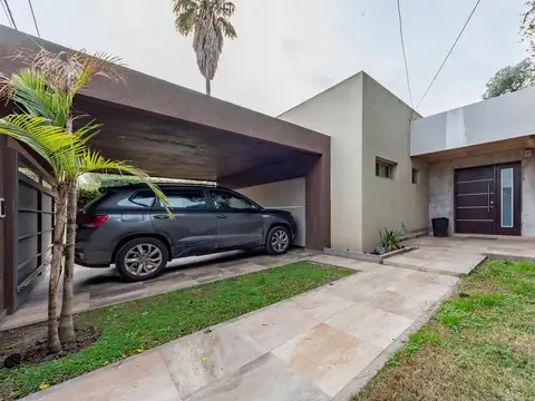 Casa 6 ambientes con 2 baños