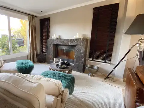 Casa 8 ambientes con 7 baños