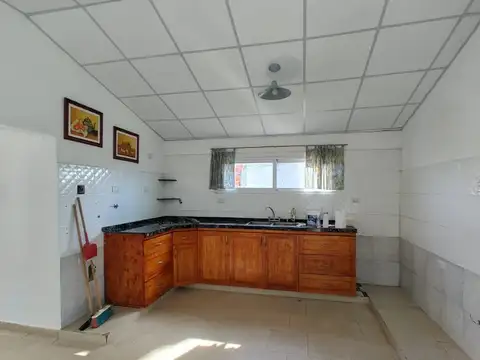 Casa 3 ambientes con 2 baños