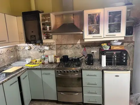 VENTA CASA 4 AMBIENTES CON TERRAZA EN FLORES