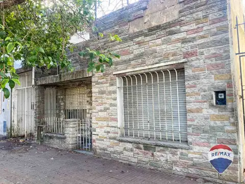 LOTE/CASA A DEMOLER O REFACCIONAR EN BANFIELD