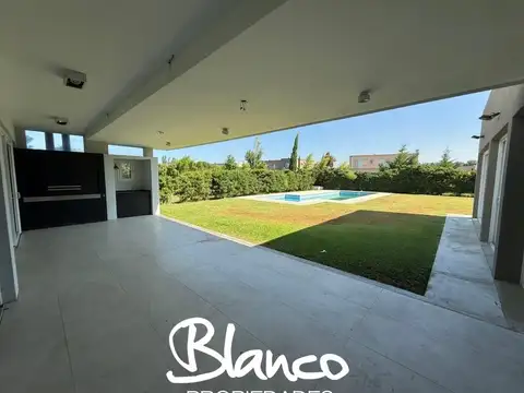 Casa en Alquiler en San Matias, USD 2.200