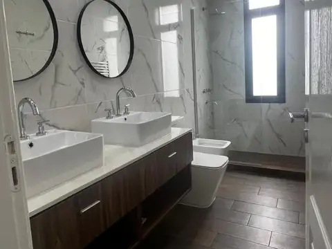 Casa en Alquiler en La Alameda, USD 1.500