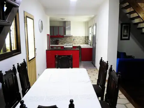 Casa 4 ambientes con 2 baños