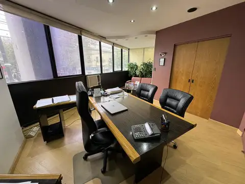 Oficina en Almagro con cochera lista para entrar