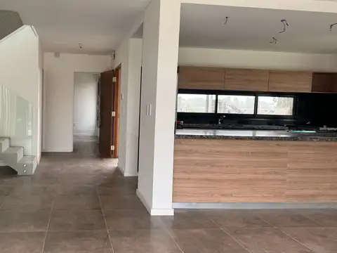 Casa en venta HOSTAL DEL SOL con PISCINA Milicianos rosarinos al 9000