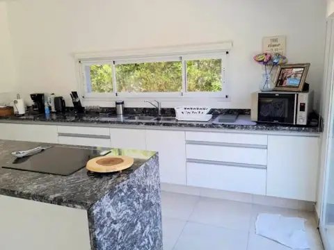 Casa en Venta con 4 cocheras