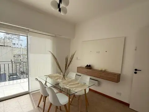 Venta Departamento 3 ambientes con Balcón Terraza. Zona Centro