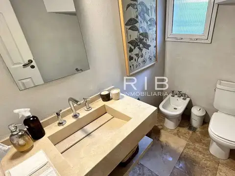 Excelente Propiedad Neoclásica