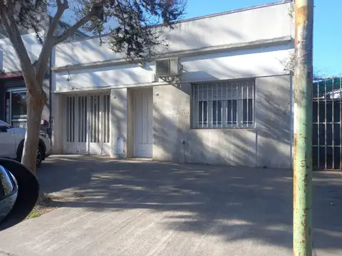 CASA 3 AMB. VENTA COCHERA JARDIN P. AVELLANEDA