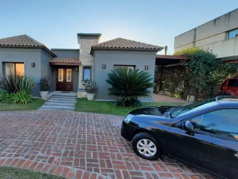 Alquiler ANUAL casa B° SANTA TERESA 5 amb a la laguna - 100