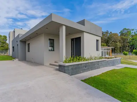 Casa 5 ambientes con 4 baños