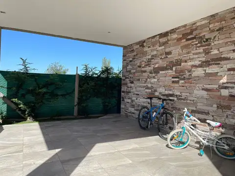 Casa en Venta en Rodeo del Medio, USD 215.000