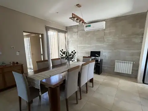 Casa 4 ambientes con 3 baños