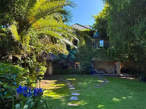 Casa en Venta, 2 Plantas, Con Jardín, Pileta y Cochera - Vicente López