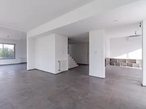 Casa 8 ambientes con 3 baños